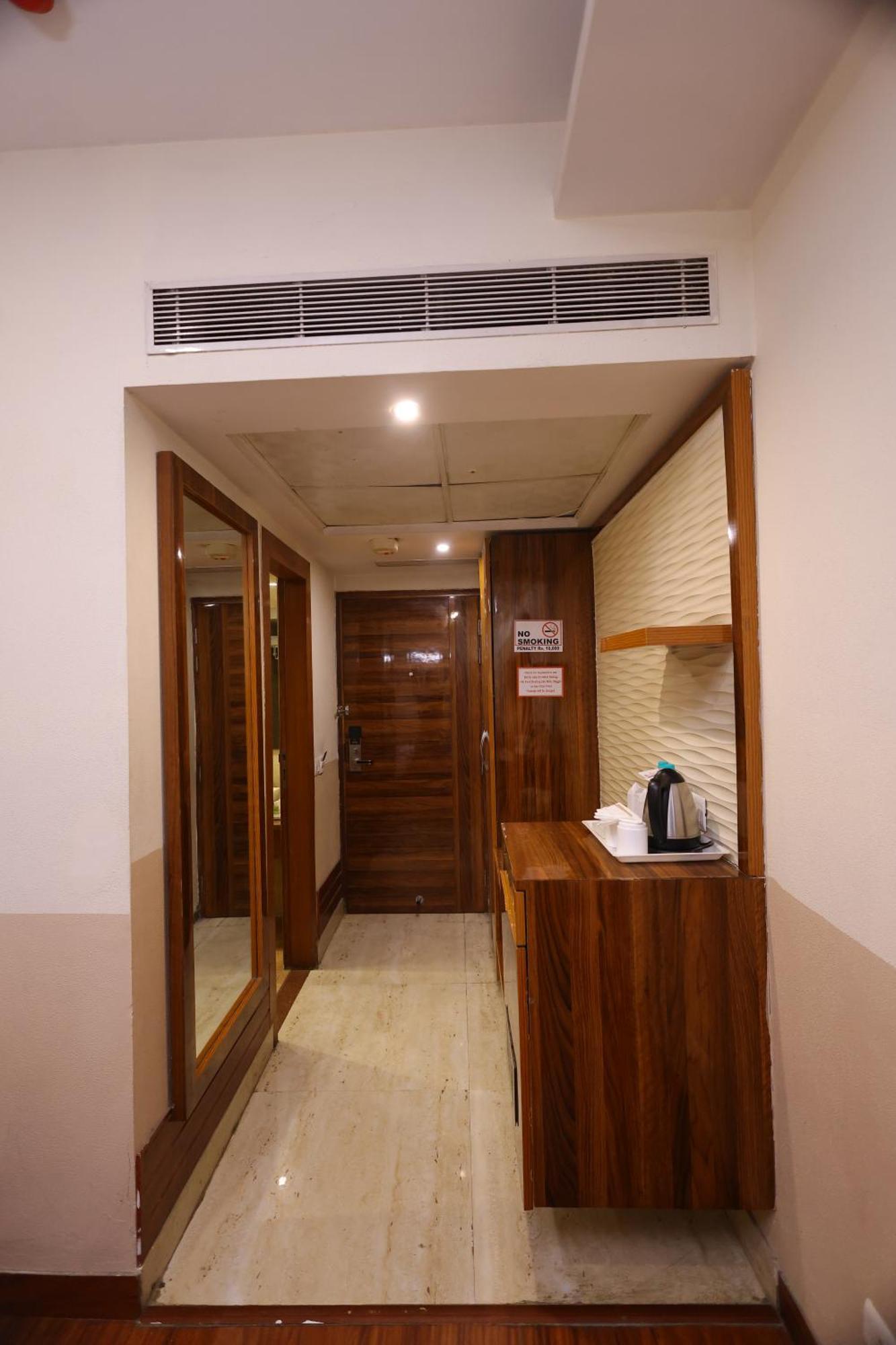 Airport Hotel Ramhan Palace Mahipalpur Nova Deli Exterior foto