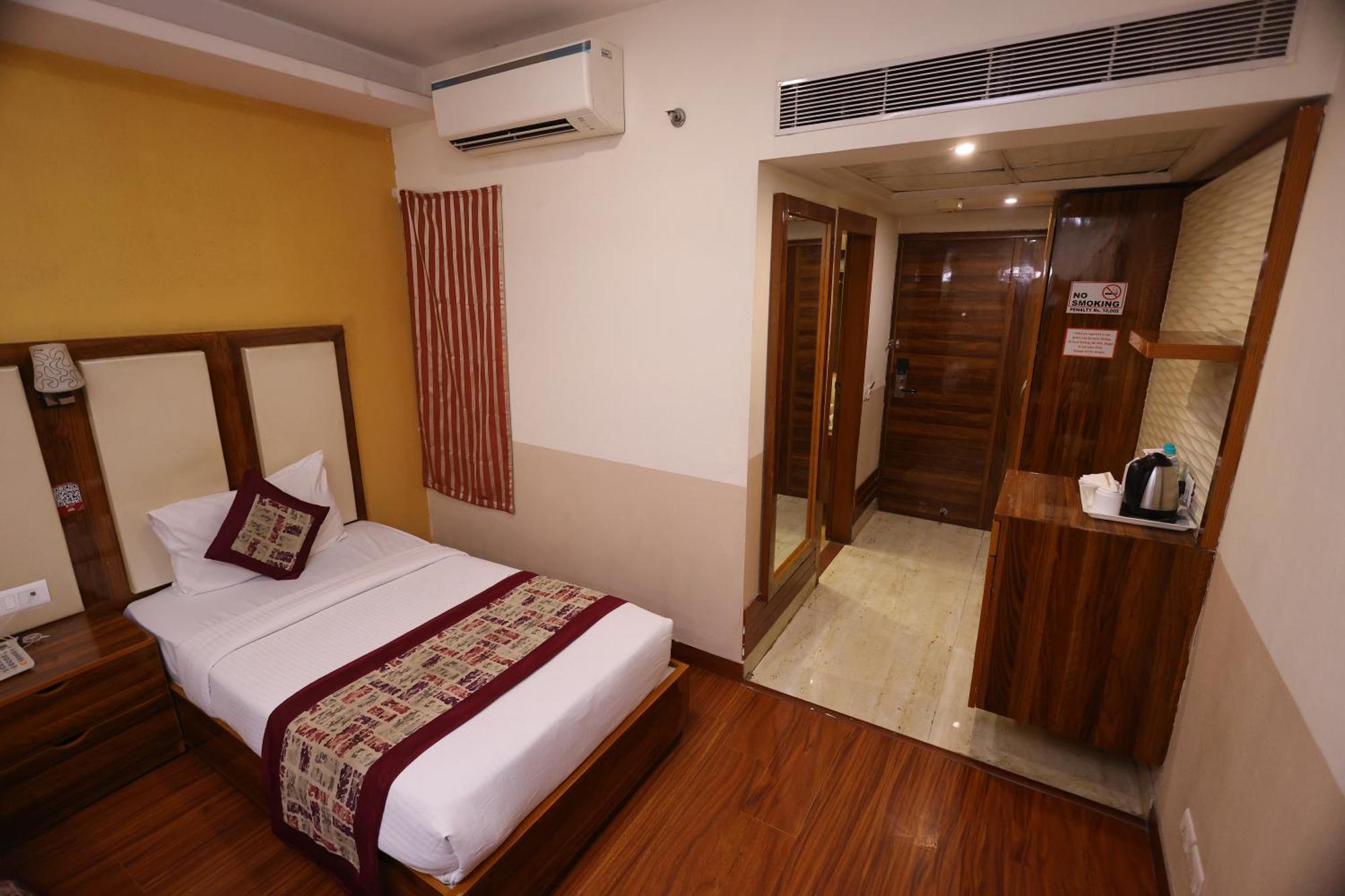 Airport Hotel Ramhan Palace Mahipalpur Nova Deli Exterior foto